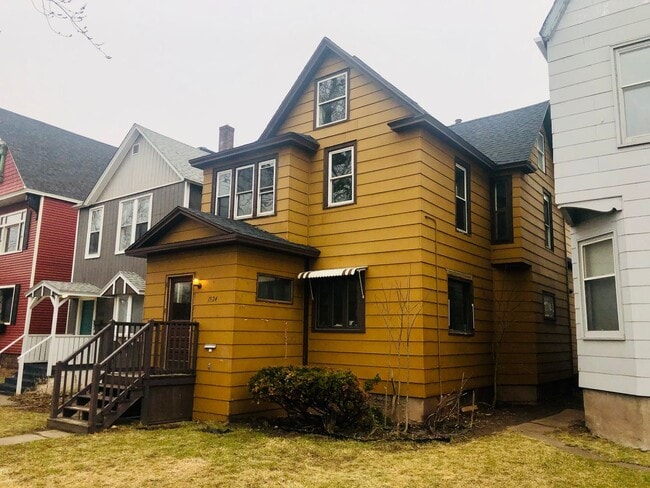 Building Photo - AVAILABLE JUNE - 4 Bed 2 Bath w/ Bonus Room & Garage