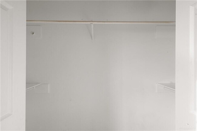 Building Photo - 14 West Dr