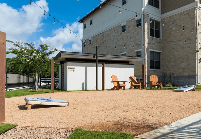 Building Photo - 1501 W Howard Ln