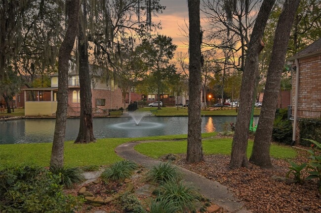 Building Photo - 12859 Kingsbridge Ln