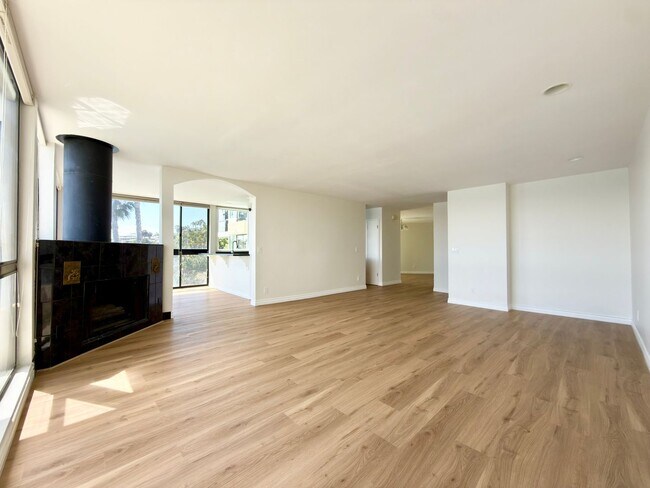 Building Photo - Panoramic Ocean and Lagoon Views