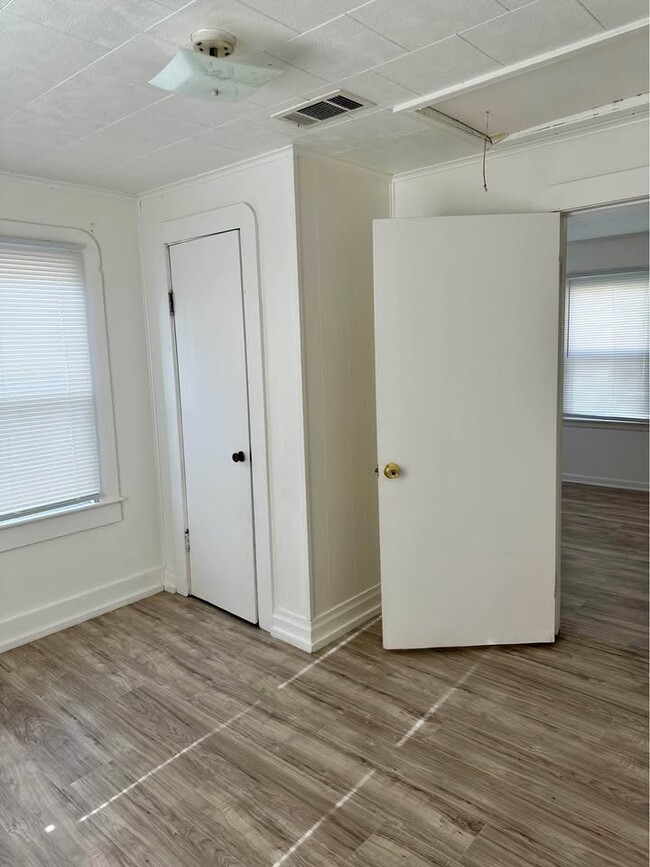 Building Photo - 648 Ave H