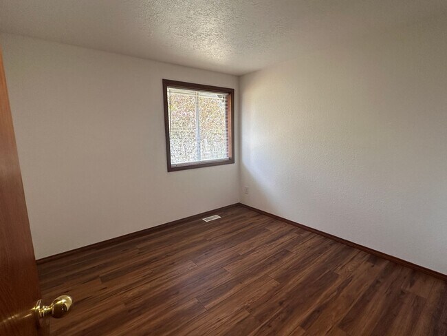 Building Photo - 3 Bedroom 2 Bath Single Family home