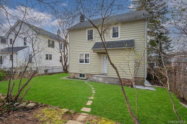 Building Photo - 28 Cross St