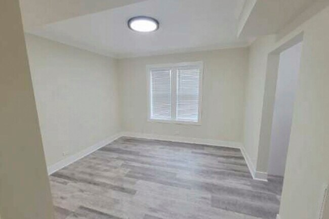 Building Photo - 3703 N Hoyne Ave