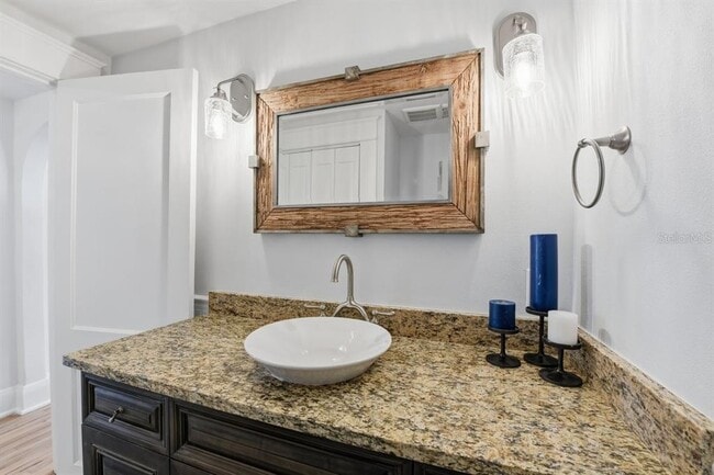 Building Photo - 1004 W Charter St