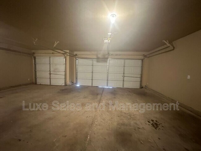 Building Photo - 805 Dover Mansion