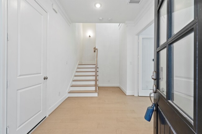 Building Photo - 3504 Bridgewater Oaks Ln