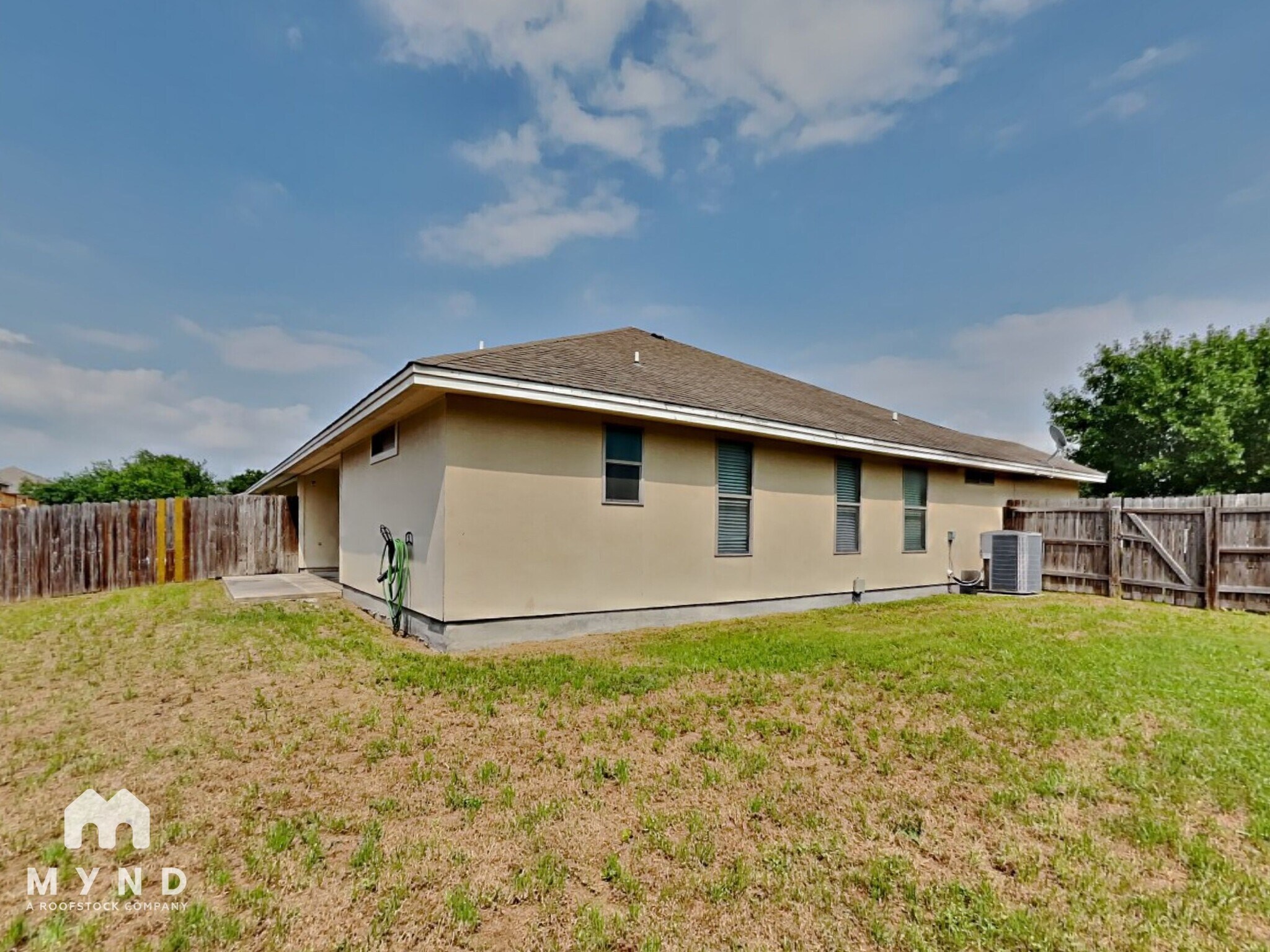 Building Photo - 3050 Pine Valley Dr