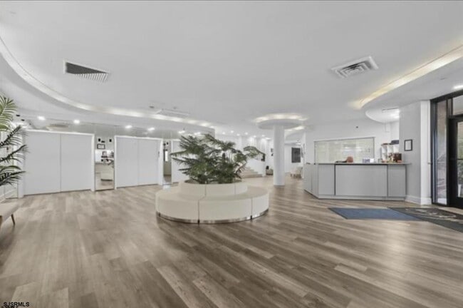 Building Photo - 101 S Raleigh Ave