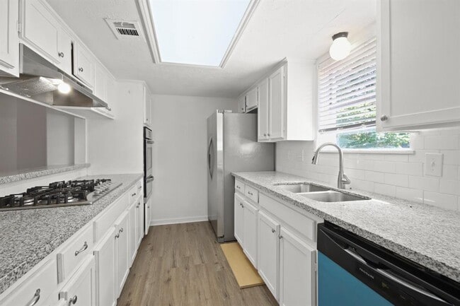 Building Photo - 24607 Green Moss Dr