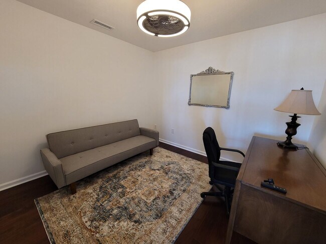 Building Photo - Welcome to our stunning 3-bedroom, 2-bathr...