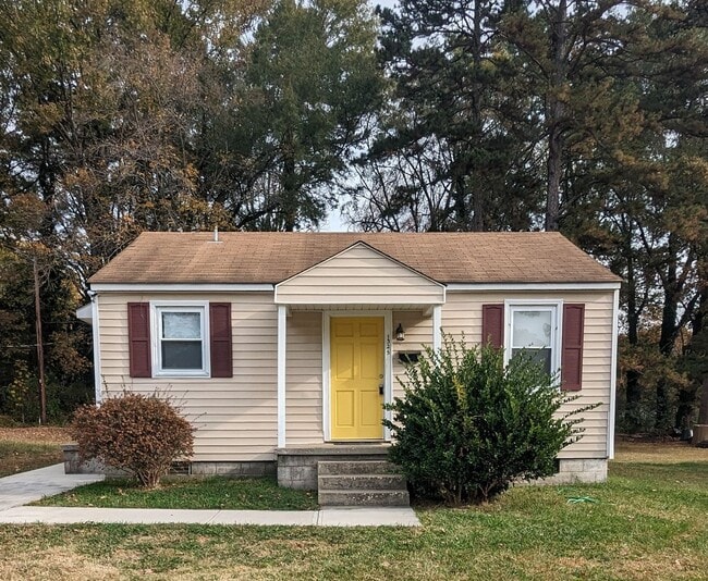 Primary Photo - 2bed/1bath HOUSE Greensboro, NC!!