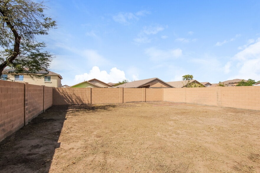 Building Photo - 6736 W Desert Ln