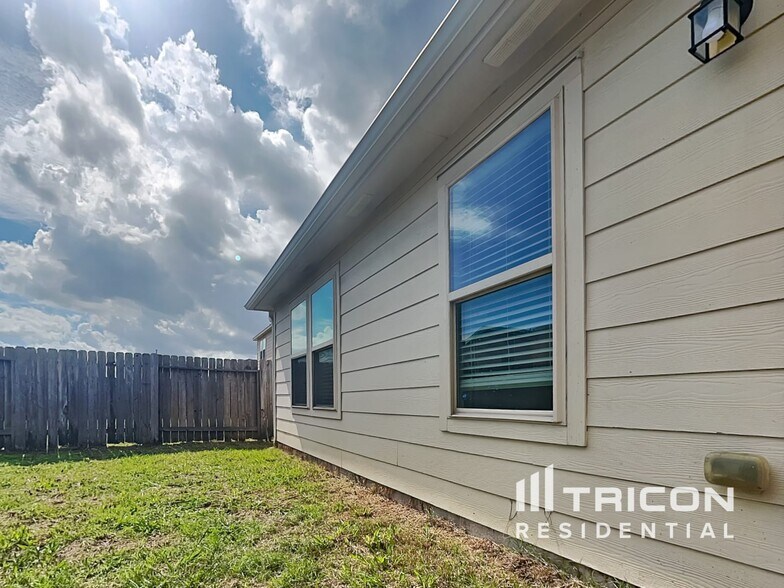 Building Photo - 9910 Waldens Pond Court