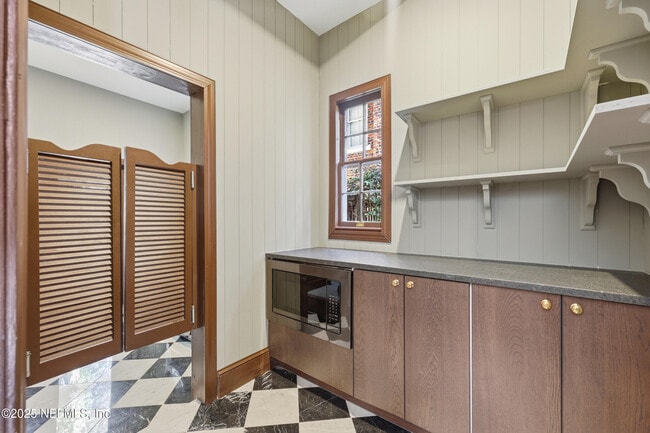 Building Photo - 2979 St Johns Ave