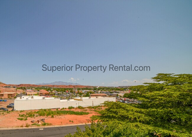 Building Photo - Furnished 2 bed, 2 bath condo with views