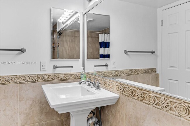 Building Photo - 5880 Collins Ave