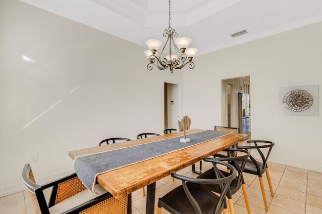 Building Photo - 4801 Edgemont Ct