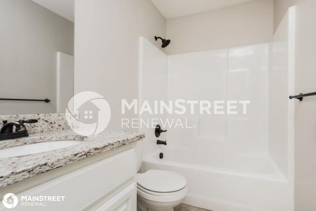 Building Photo - 411 Wiltshire Dr, Raymore, MO 64083