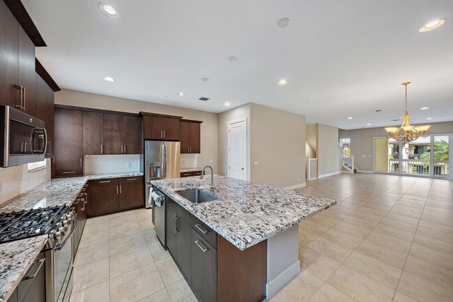 Building Photo - 7112 Edison Pl
