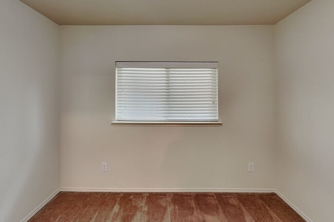 Building Photo - 7605 Lake Vista Way