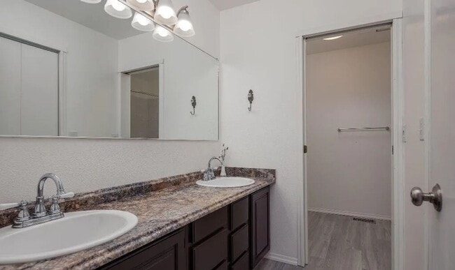 Building Photo - Cozy 3 Bedroom, 2.5 Bath Home in Eagle River
