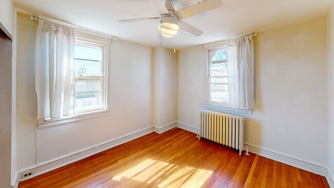 Building Photo - 2bd/1ba charming house