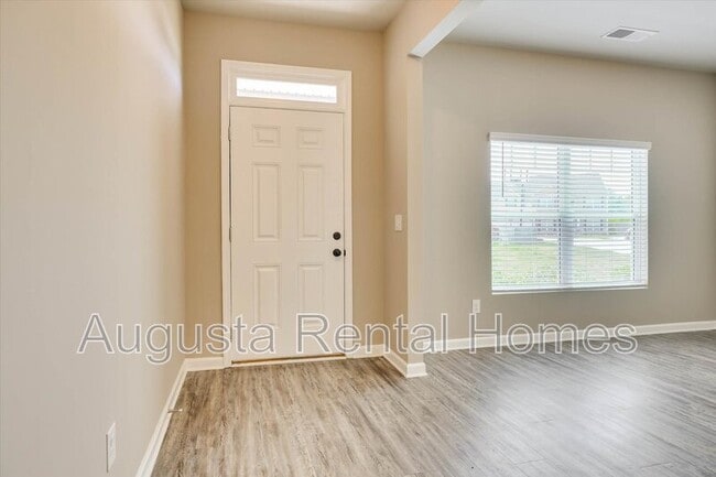 Building Photo - 5054 Vine Ln