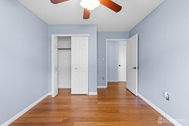 Building Photo - 454 Northam Dr