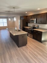 Building Photo - 621 Hillcrest Dr
