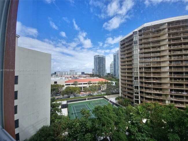 Building Photo - 2951 S Bayshore Dr