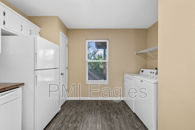 Building Photo - 3284 Tower Dr