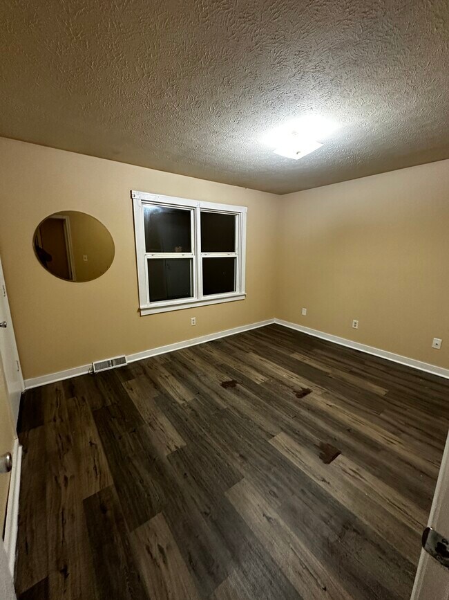 Building Photo - 89 Meadowgreen Dr