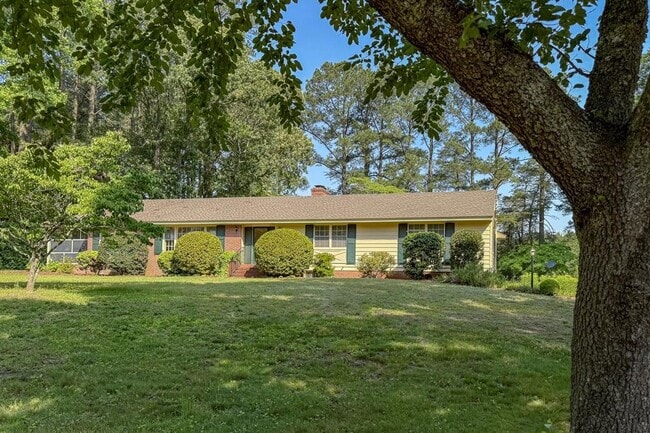 Building Photo - 35097 Hillsborough Dr