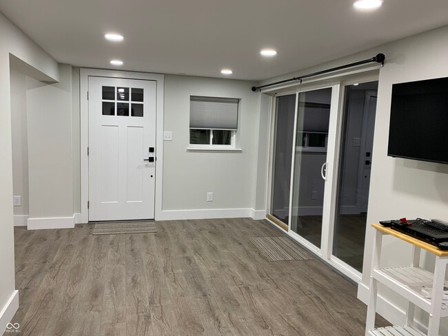 Building Photo - 9271 Mallard Dr