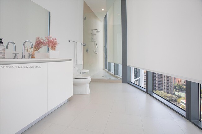 Building Photo - 2821 S Bayshore Dr