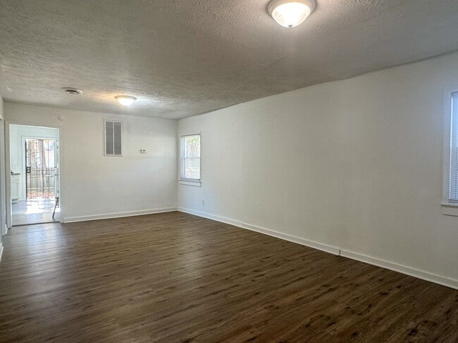 Building Photo - 3000 Courthouse Rd