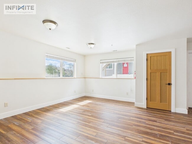 Building Photo - Updated 2 Bedroom in Belgrade