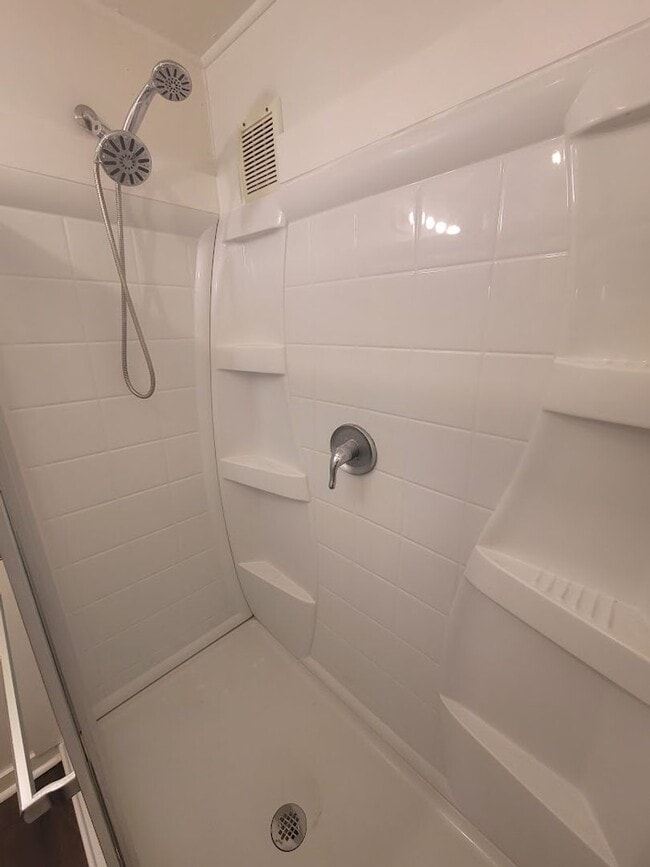 Building Photo - Located within 5 minutes of the Beach and 5 minutes UTMB