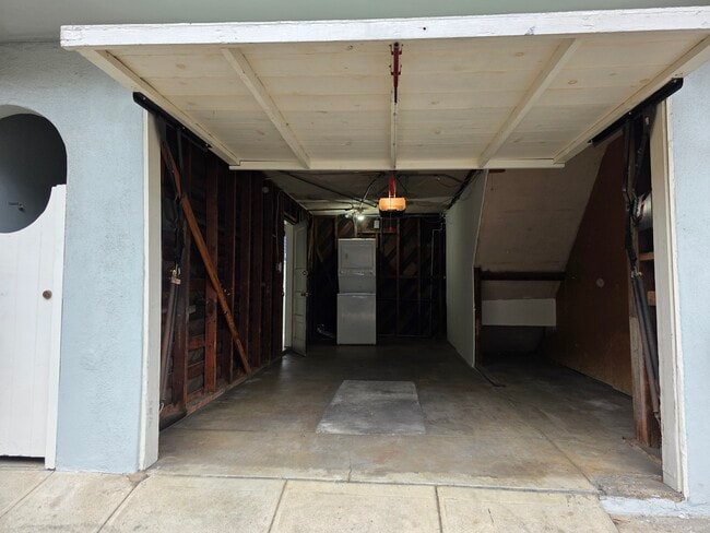 Building Photo - 126 Breeze Ave