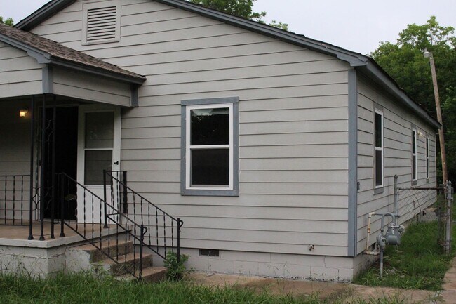 Building Photo - Spacious House for Rent in the Heart of Tu...
