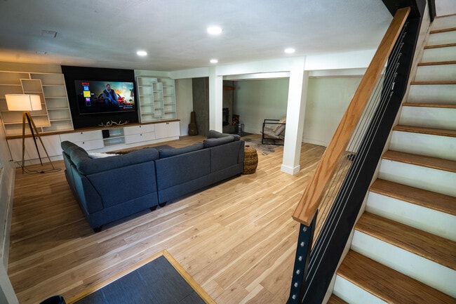 Building Photo - 6910 Brook Forest Dr
