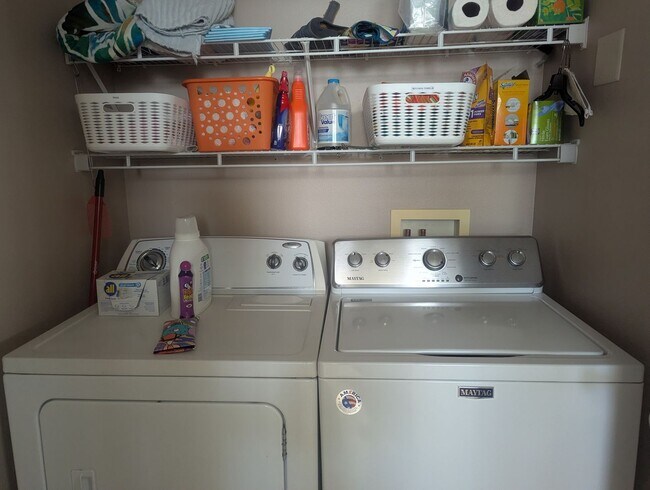 Building Photo - Lovely 2 bedroom, 1 bath home located in the beautiful community of the Legacy of Leesburg