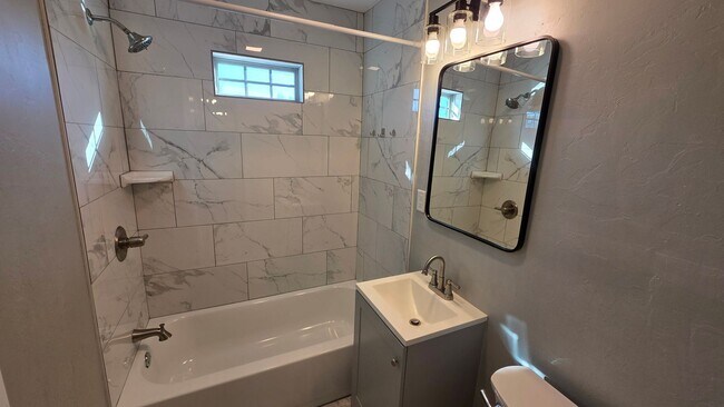 Building Photo - 1536 SW 38th St