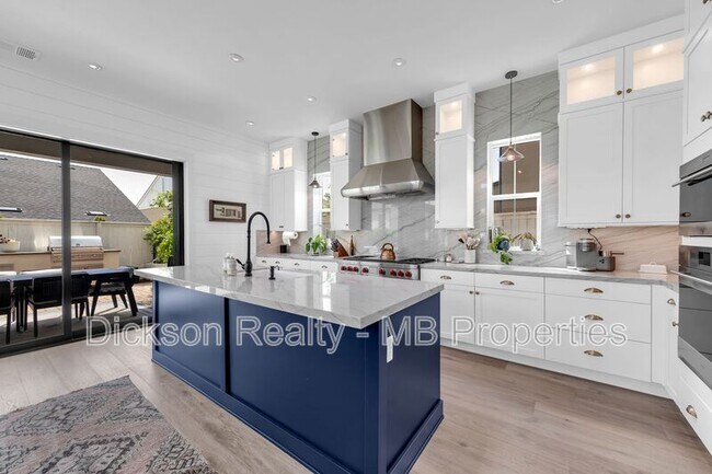 Building Photo - 6120 Triple Crown Dr