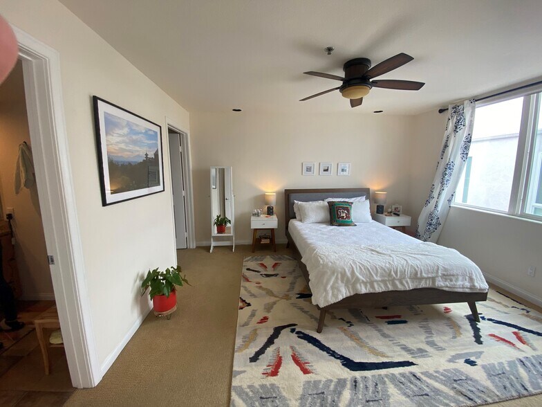 master bedroom - 924 Hornblend St