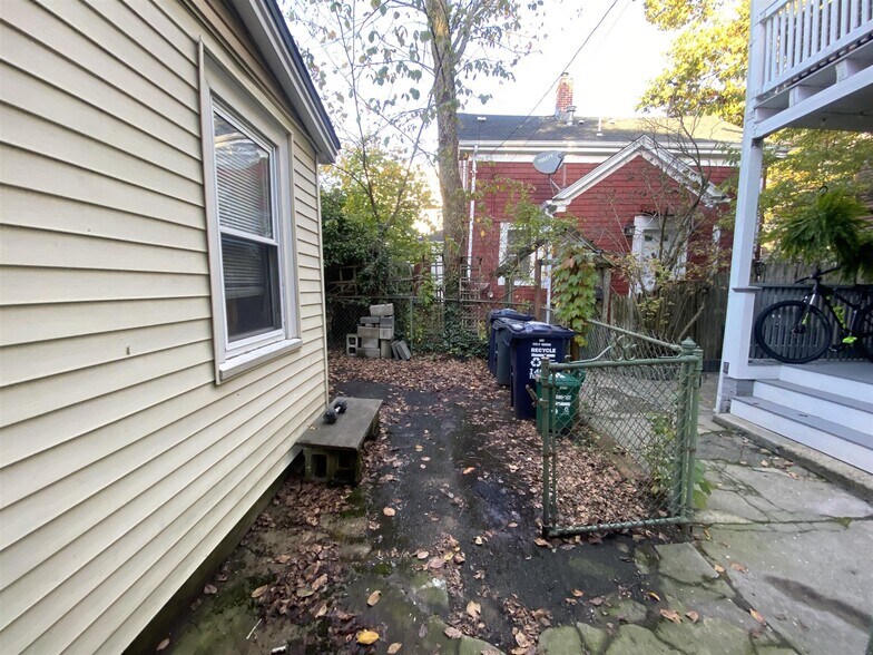 Building Photo - 153 Hamilton St