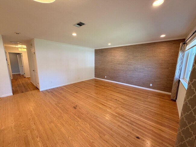 Building Photo - 362 Penn Way