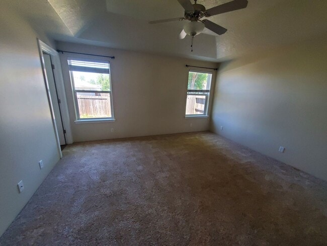 Building Photo - 3 bed 2 bath Single Family Home for Rent in  SW Grants Pass